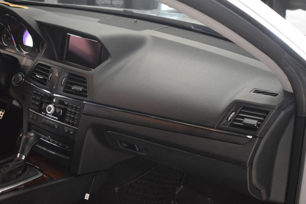 Used 2011 Mercedes-Benz E 550 Coupe image 33