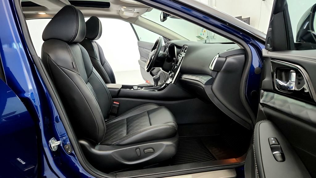 Used 2023 Nissan Maxima Platinum w/ Sport Mat Group FWD image 17