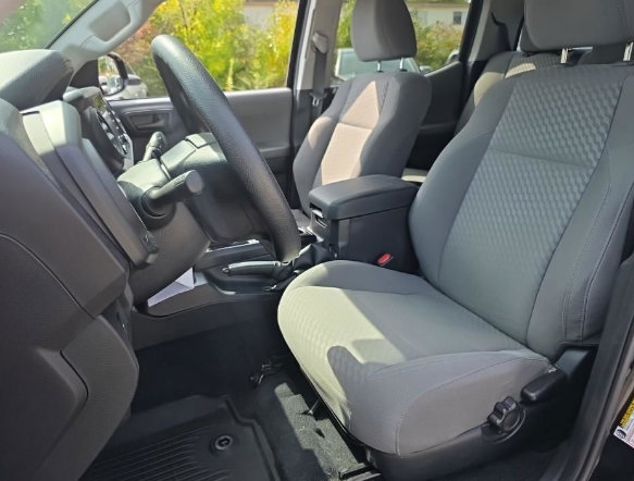 Used 2023 Toyota Tacoma SR AWD/4WD image 10
