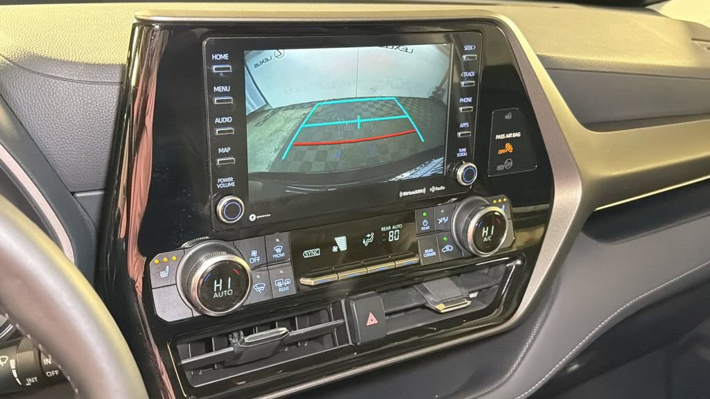 Used 2021 Toyota Highlander XLE image 24