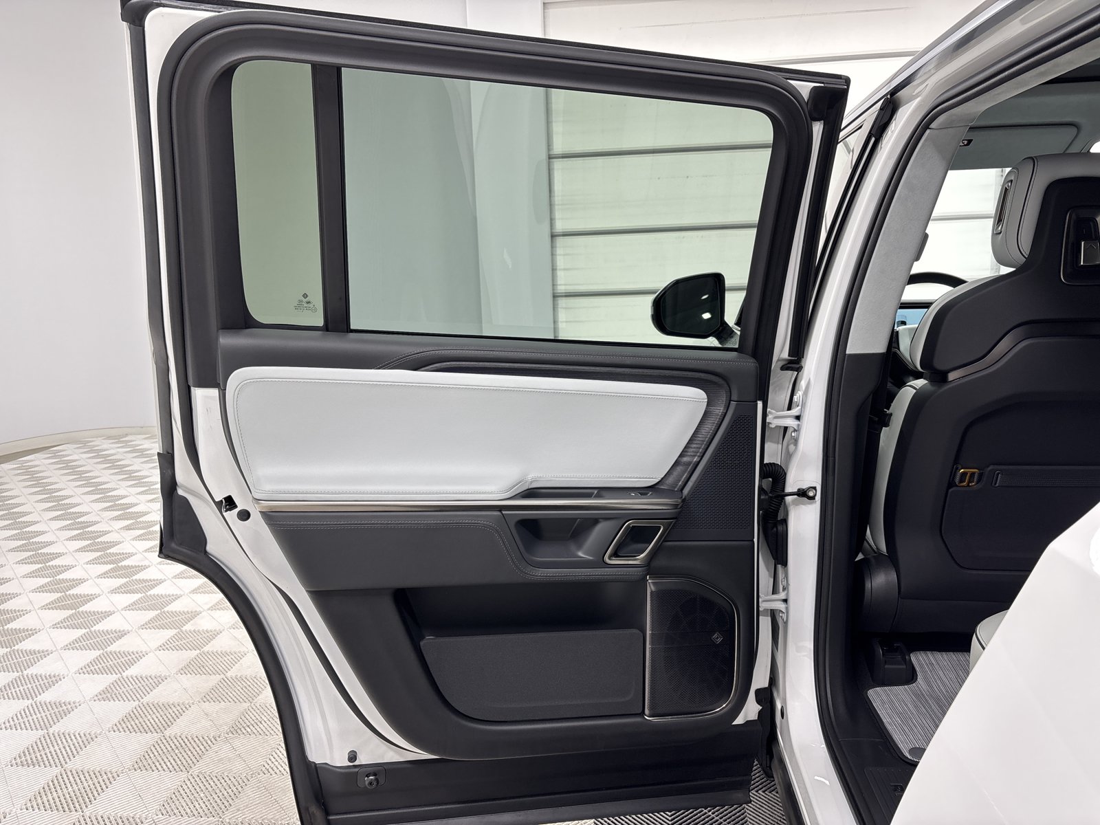 Used 2024 Rivian R1S Adventure AWD/4WD image 17