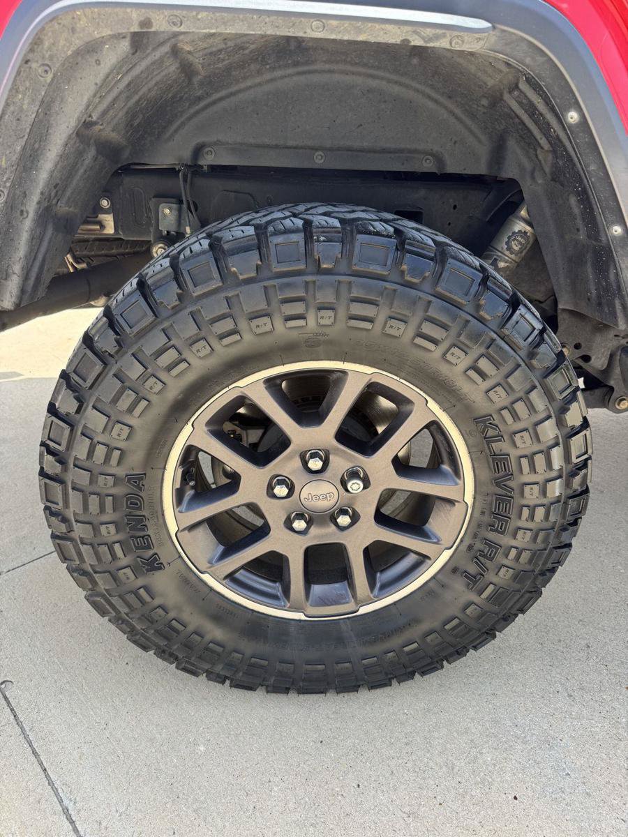 Used 2021 Jeep Gladiator Overland w/ Popular Equipment Package AWD/4WD image 21