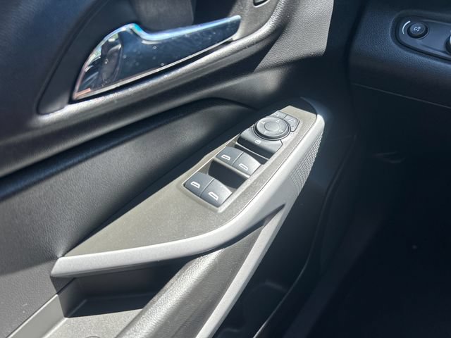 Used 2024 Chevrolet Trax RS w/ Sunroof Package FWD image 13