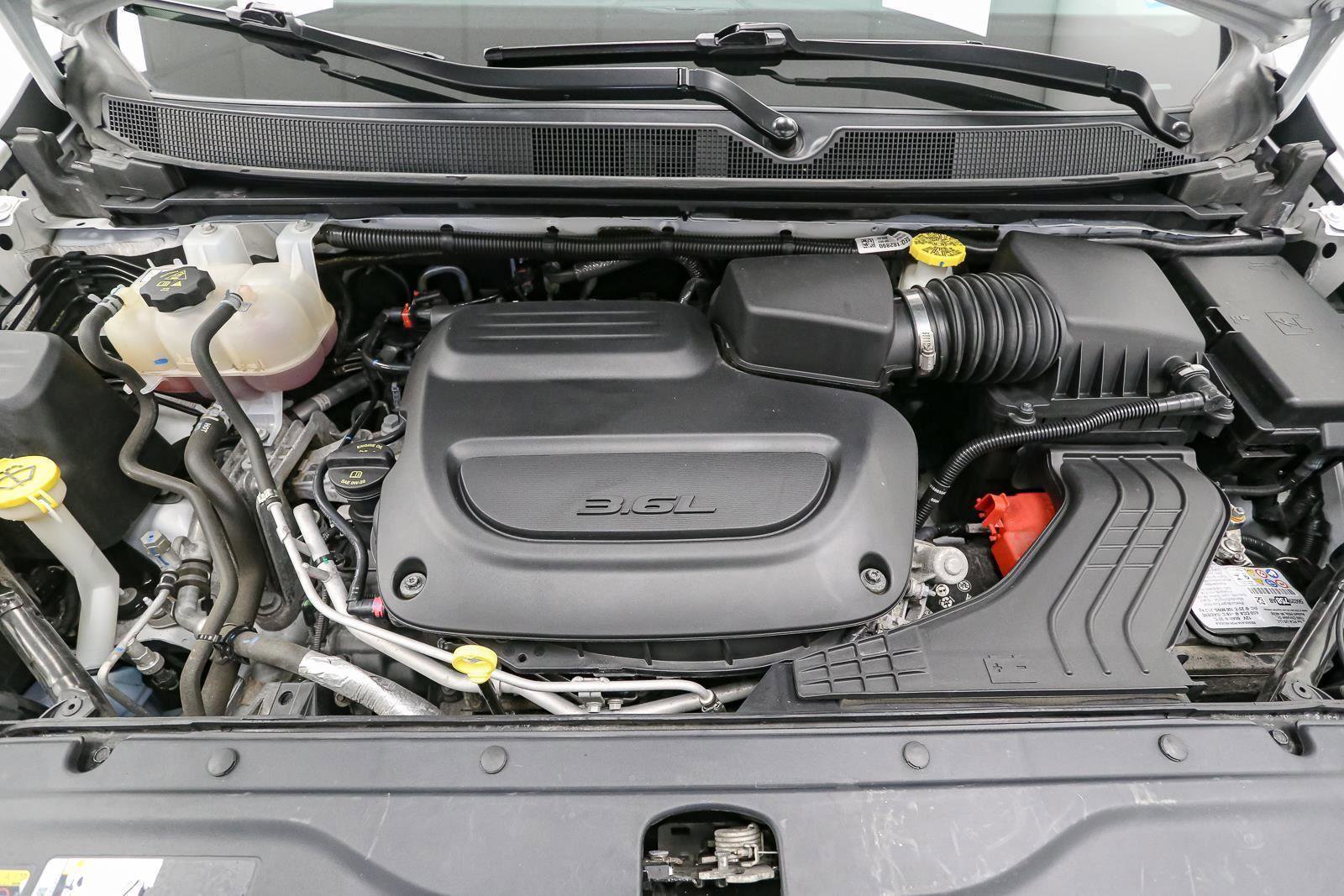 Used 2024 Chrysler Voyager LX image 13