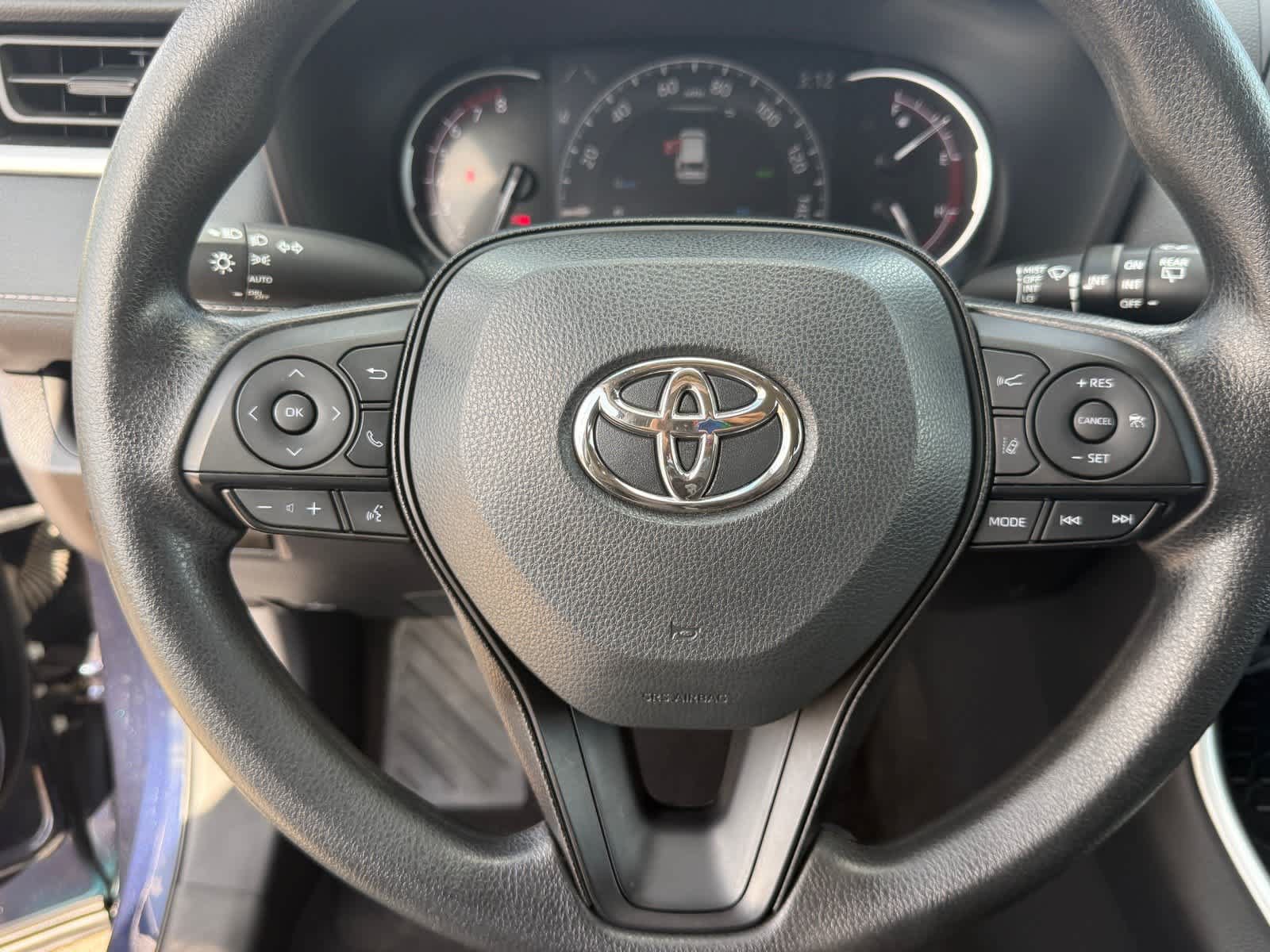 Used 2025 Toyota RAV4 XLE FWD image 15