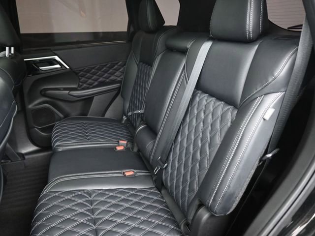 Used 2024 Mitsubishi Outlander SEL FWD image 12