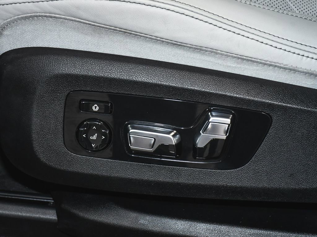 Used 2023 BMW X6 xDrive40i w/ Executive Package image 54