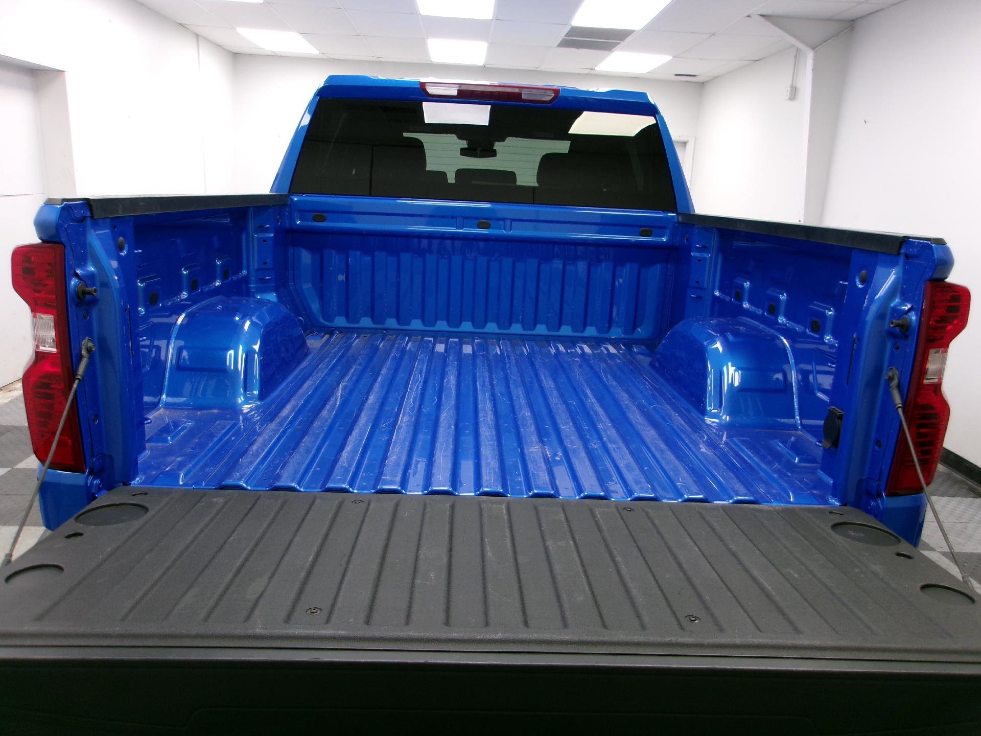 Used 2025 Chevrolet Silverado 1500 LT AWD/4WD image 12