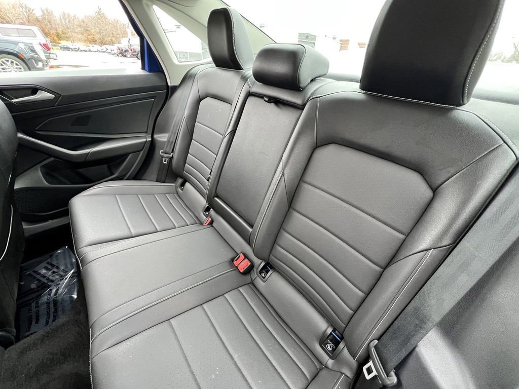 Used 2024 Volkswagen Jetta SE image 30