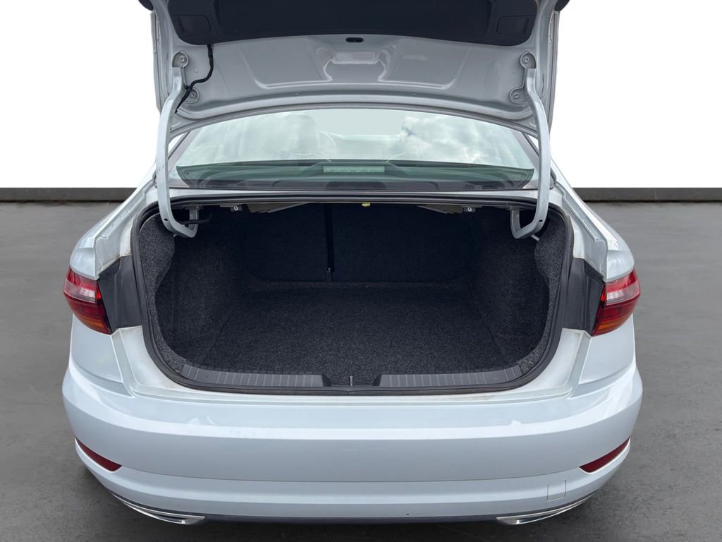 Used 2019 Volkswagen Jetta SEL Premium image 24