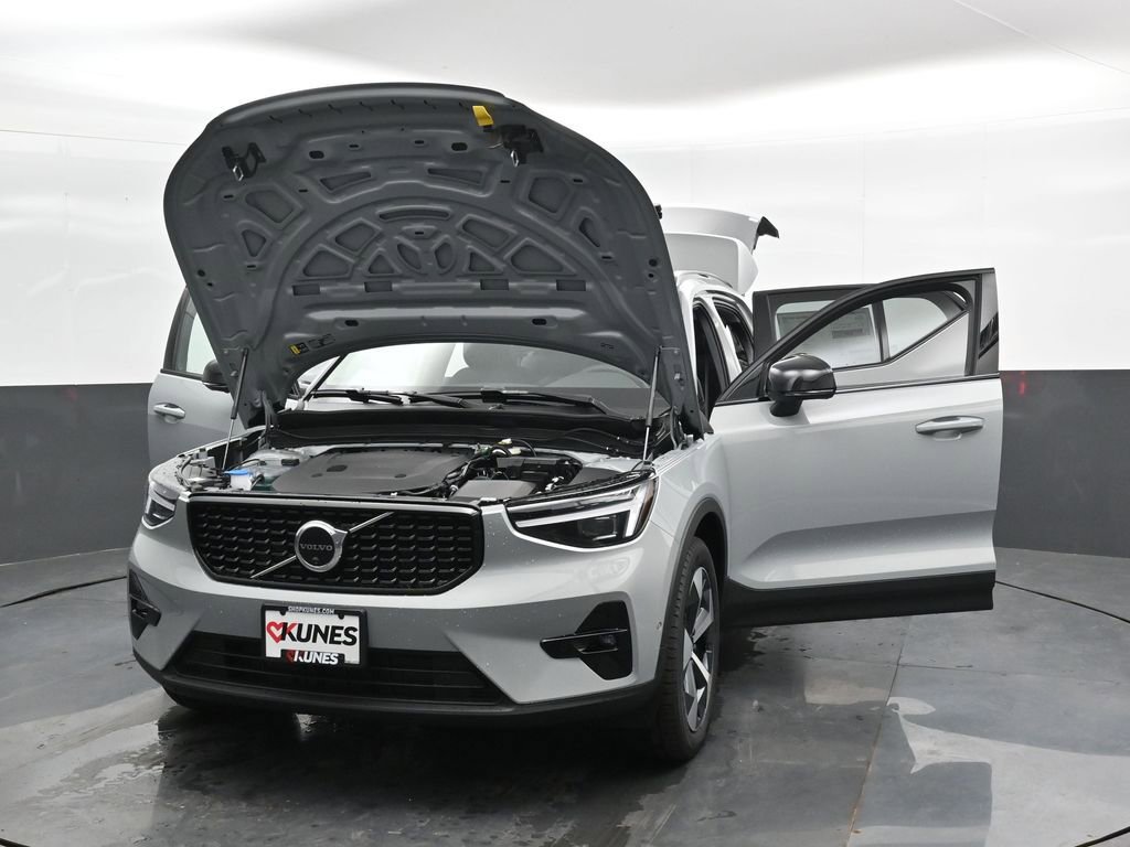 New 2026 Volvo XC40 B5 Plus w/ Protection Package Premier image 46