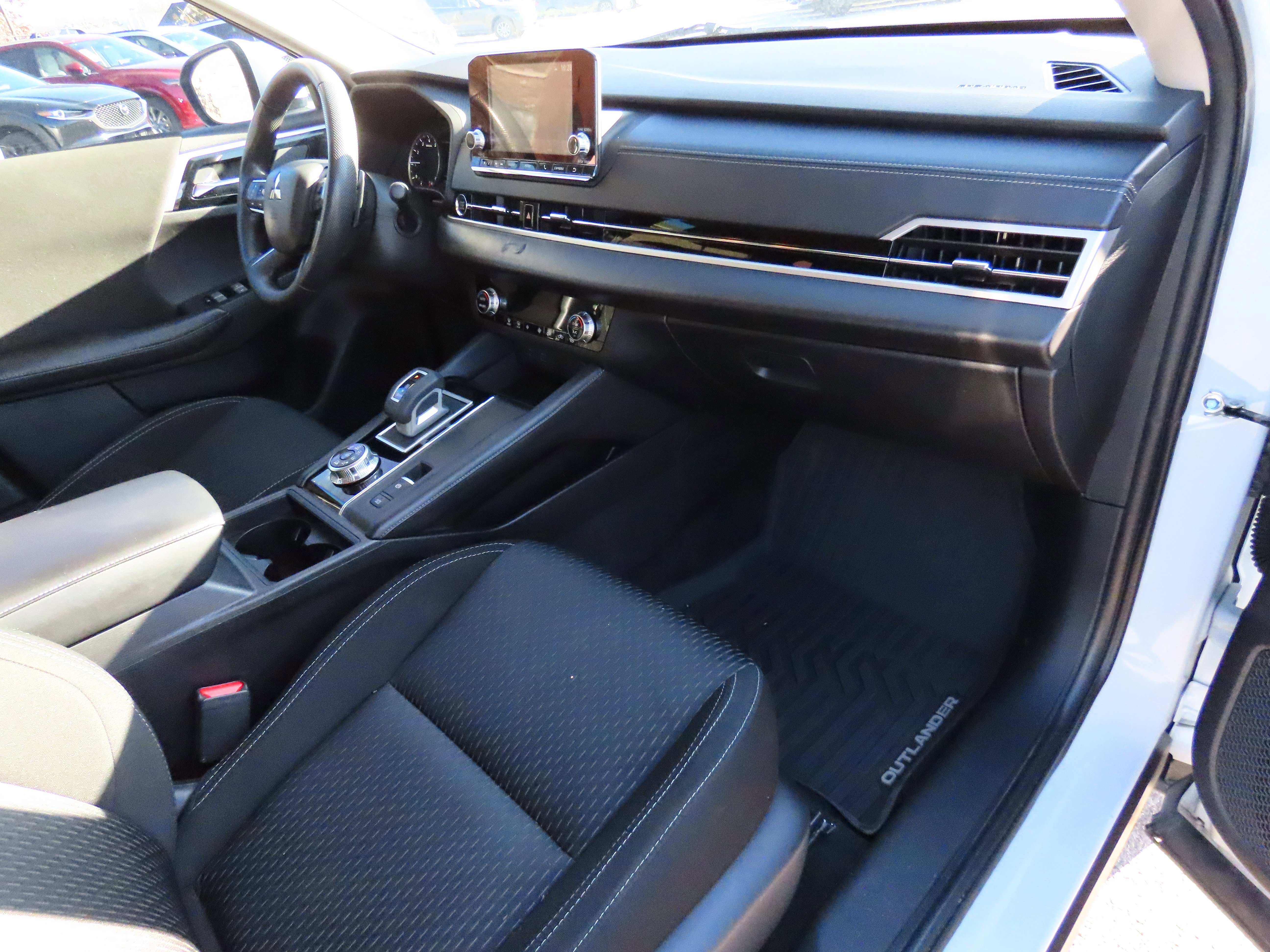 Used 2022 Mitsubishi Outlander ES image 10