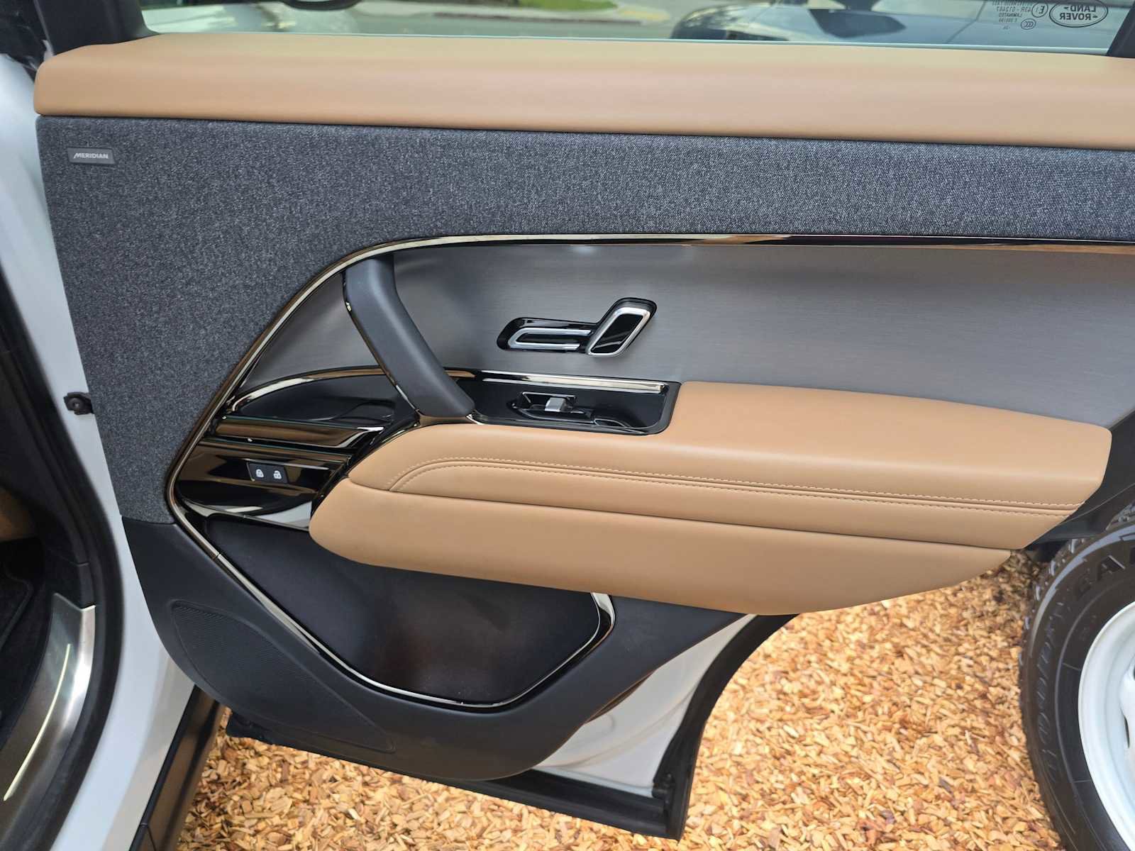 Certified 2025 Land Rover Range Rover Sport SE image 13