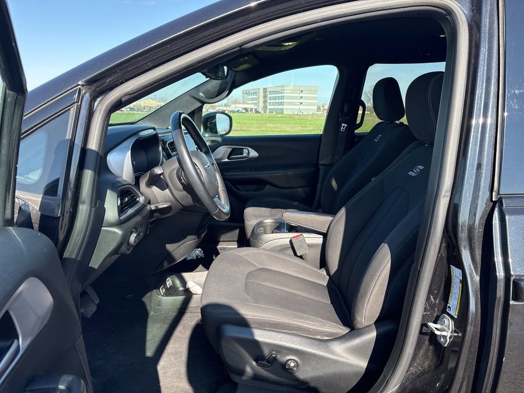 Used 2018 Chrysler Pacifica Touring Plus w/ S Appearance Package image 15