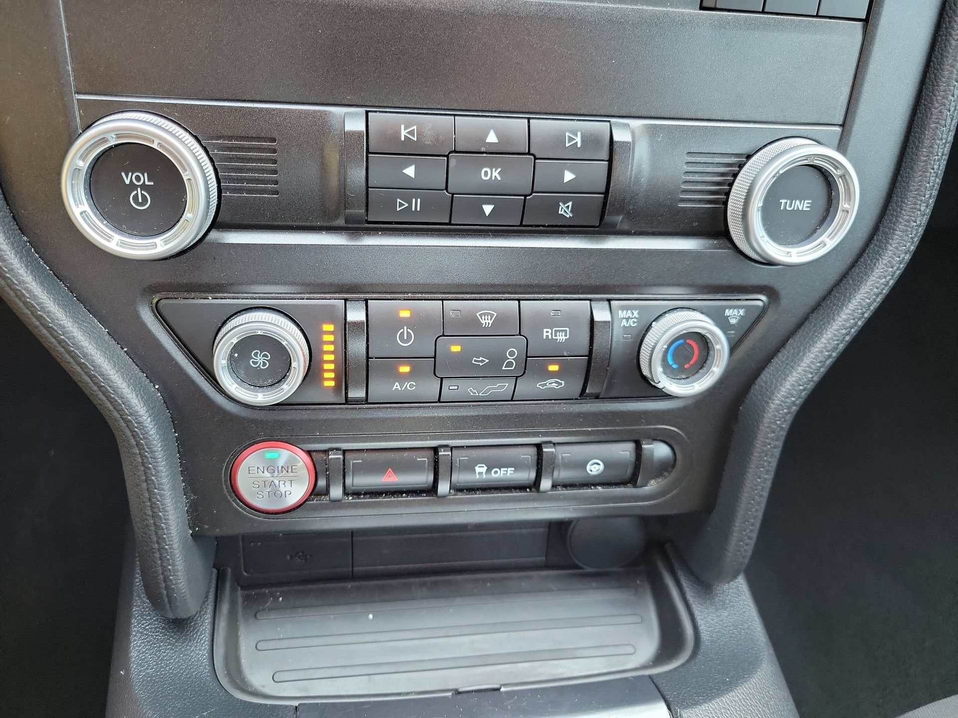 Used 2021 Ford Mustang GT w/ Black Accent Package RWD image 27