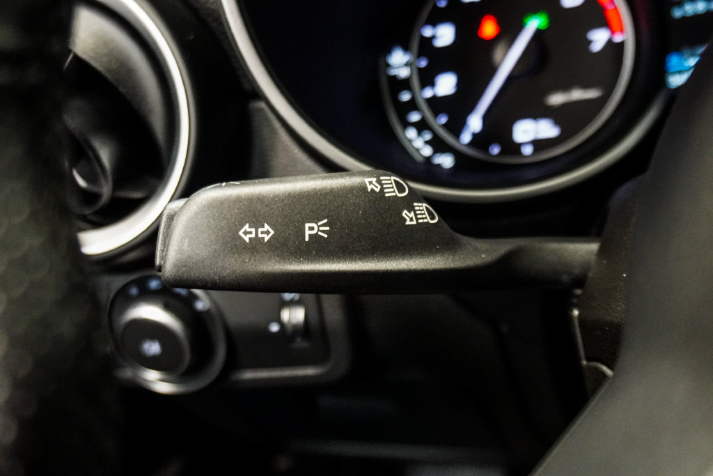 Used 2023 Alfa Romeo Stelvio Ti AWD/4WD image 18