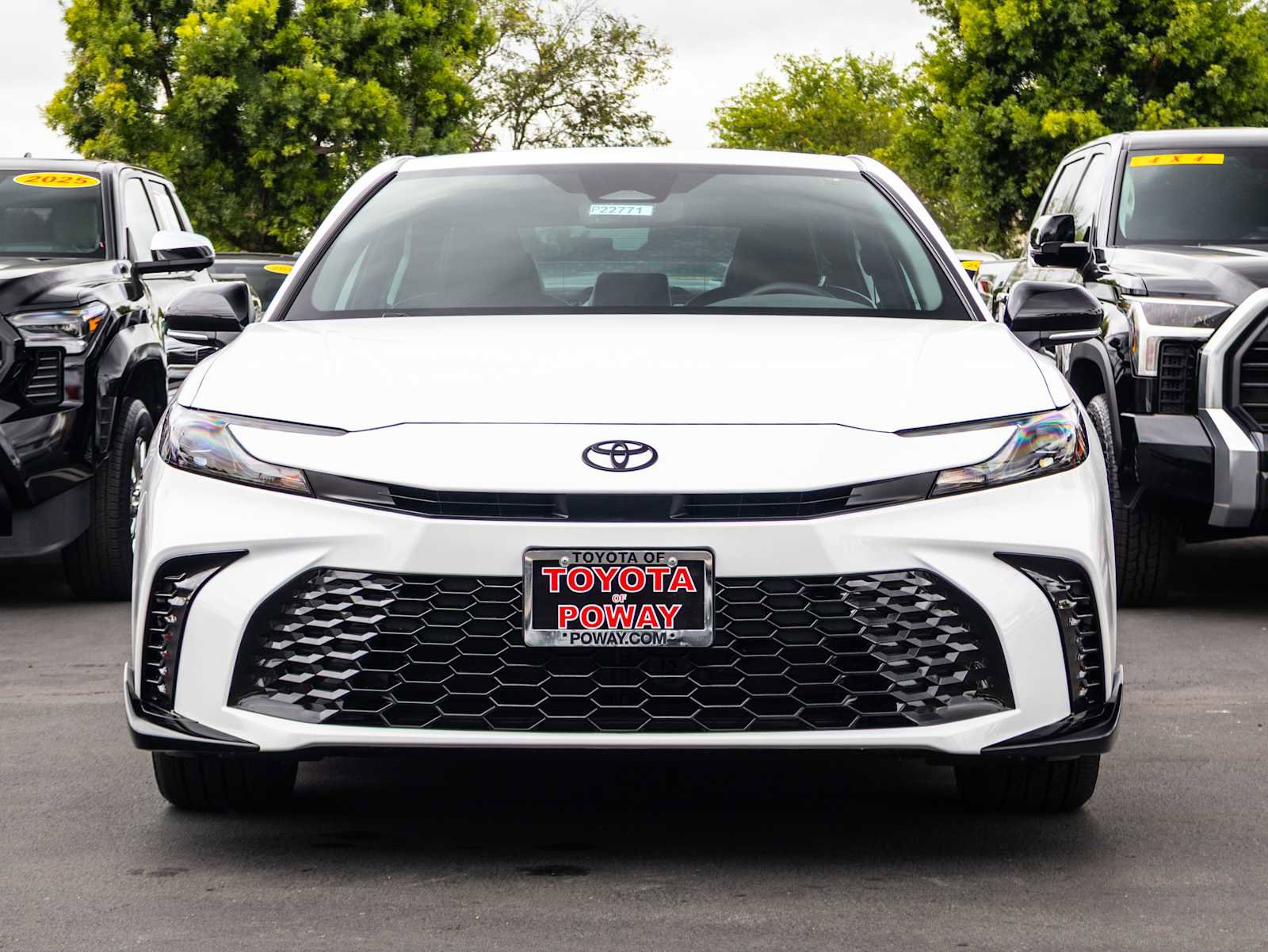 Used 2026 Toyota Camry Hybrid w/ Convenience Package FWD image 2