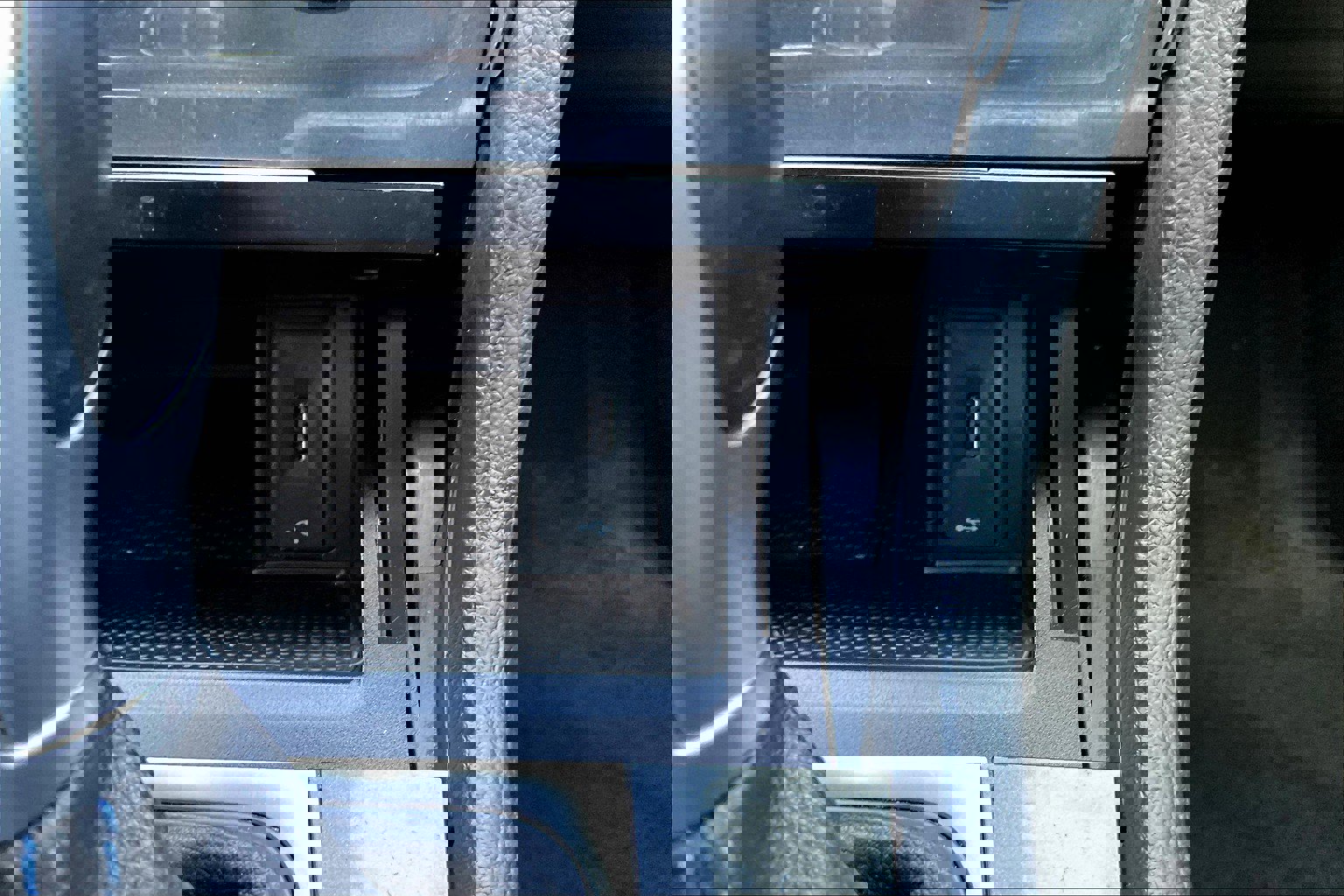 Used 2013 Volkswagen GTI w/Sunroof & Navi image 23