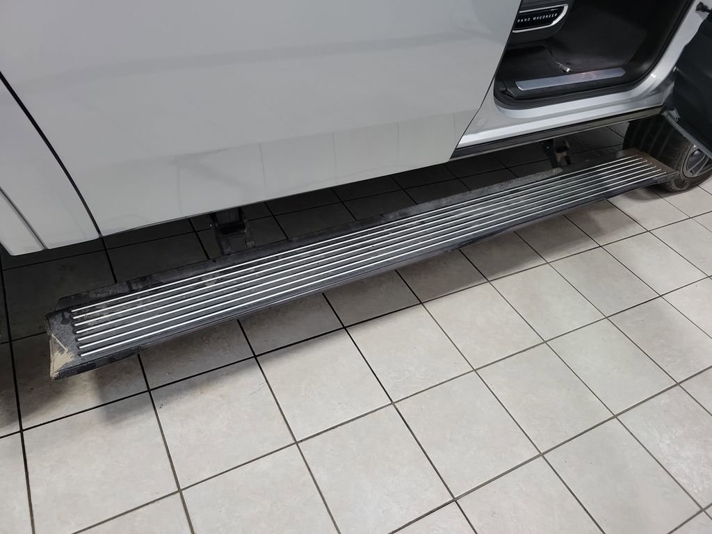 Used 2024 Jeep Grand Wagoneer L Series II w/ Quick Order Packagew 28T image 13