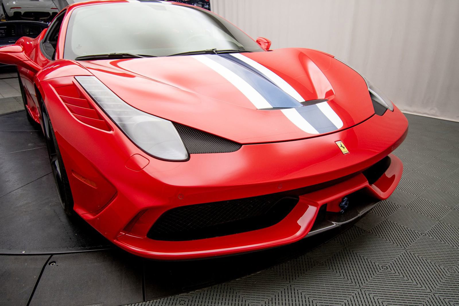 Used 2015 Ferrari 458 Speciale Coupe RWD image 27