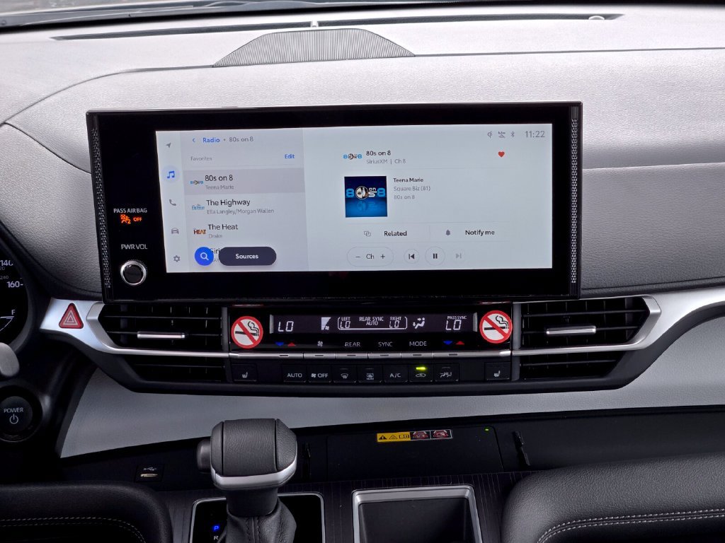 Used 2025 Toyota Sienna XLE FWD image 15