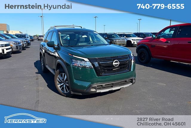 Used 2024 Nissan Pathfinder SL w/ Black Appearance Package AWD/4WD image 1
