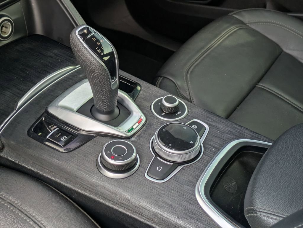 Used 2023 Alfa Romeo Stelvio Sprint AWD/4WD image 18