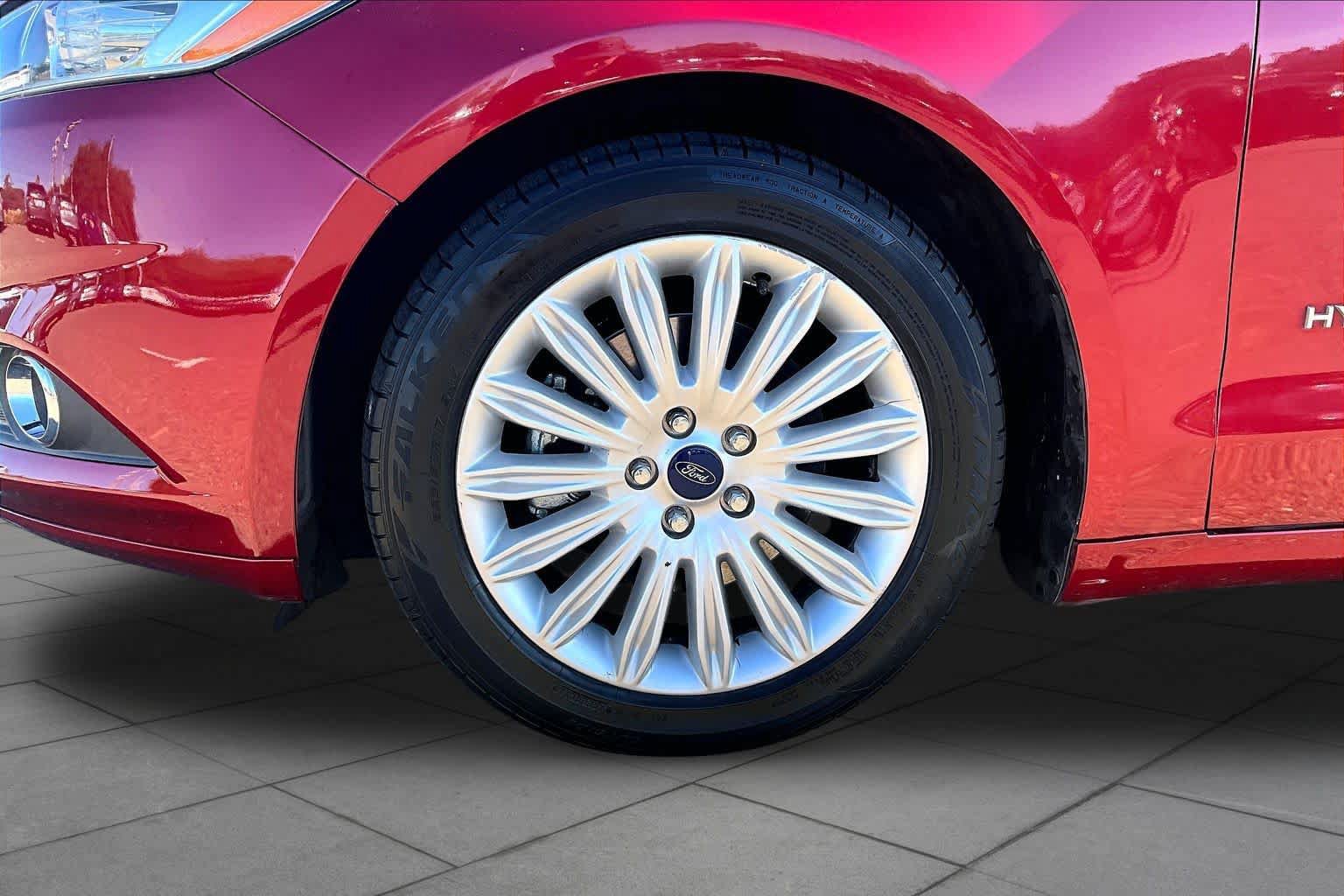 Used 2015 Ford Fusion SE w/ Equipment Group 502A FWD image 10