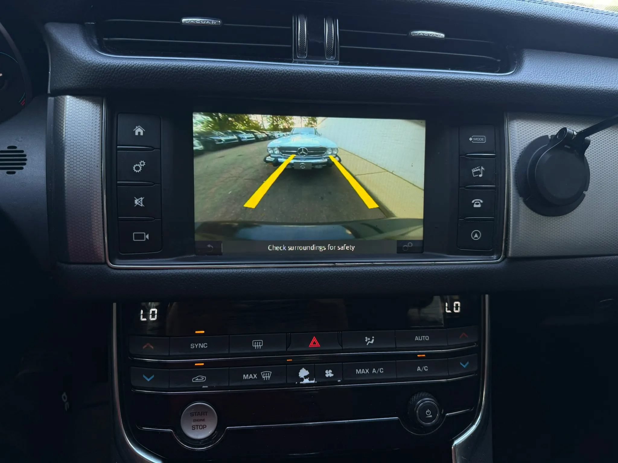 Used 2018 Jaguar XF AWD image 27