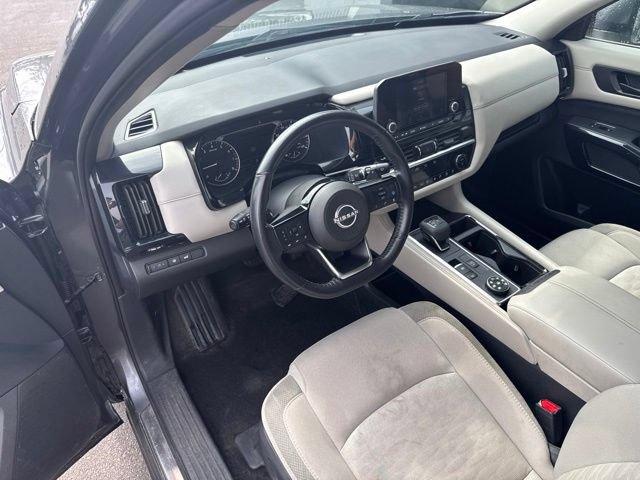 Used 2023 Nissan Pathfinder SV w/ SV Premium Package AWD/4WD image 9