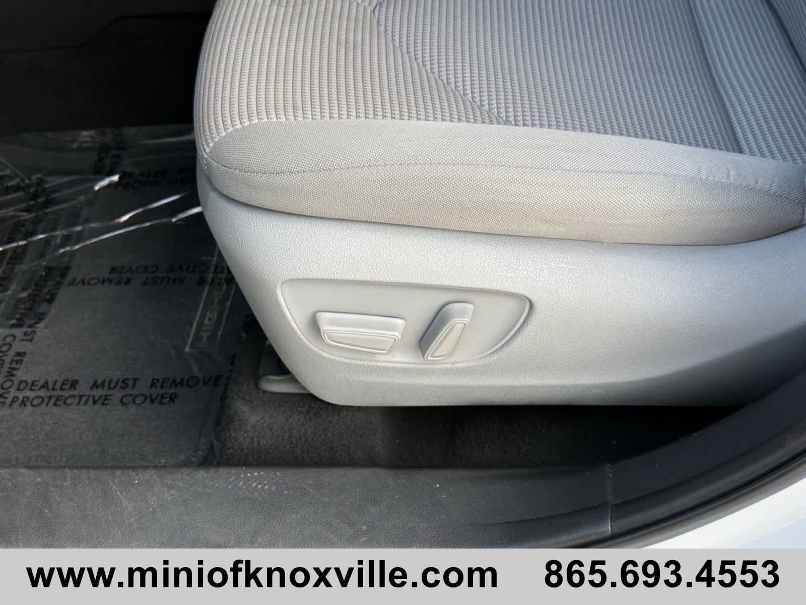 Used 2022 Toyota Highlander LE AWD/4WD image 14