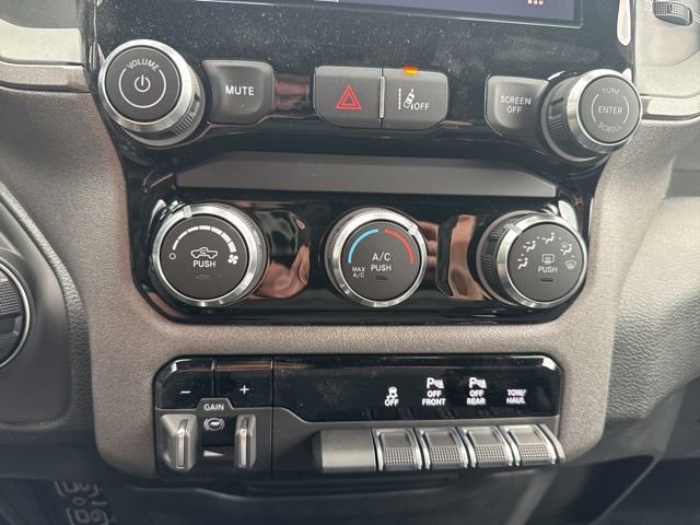 New 2026 RAM 1500 Express AWD/4WD image 21