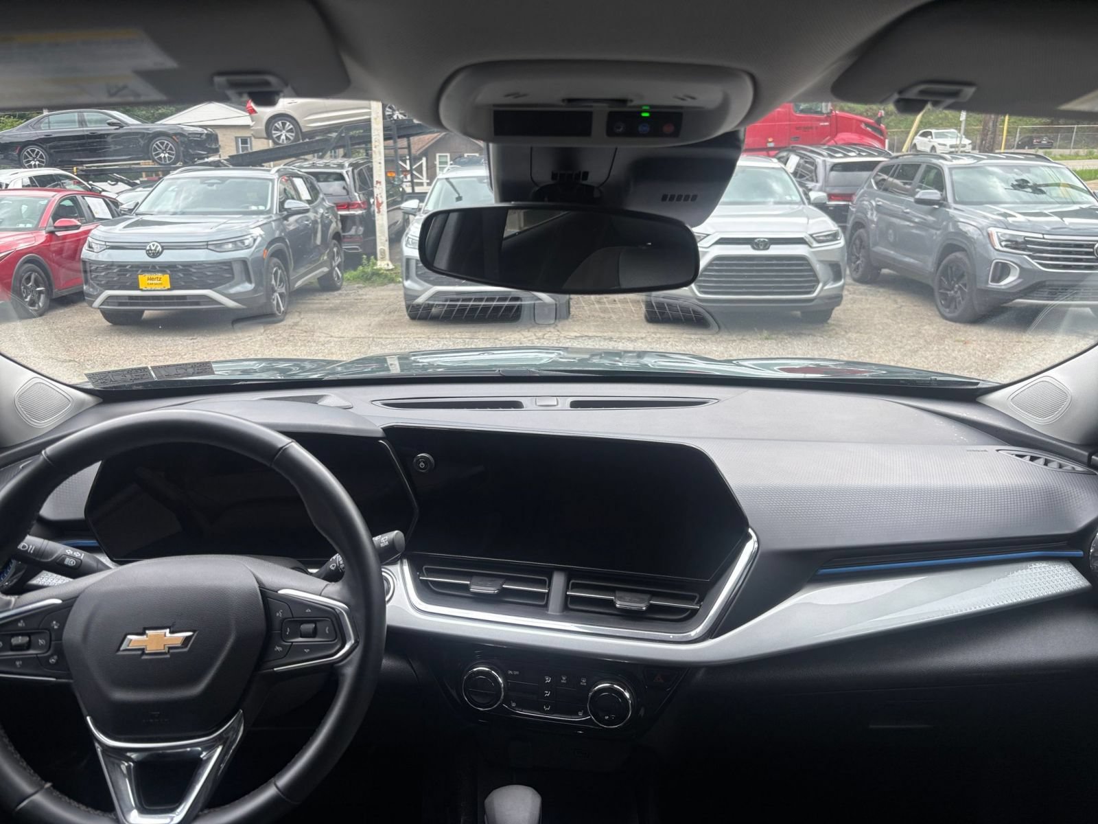Used 2025 Chevrolet Trax LT w/ LT Convenience Package FWD image 33
