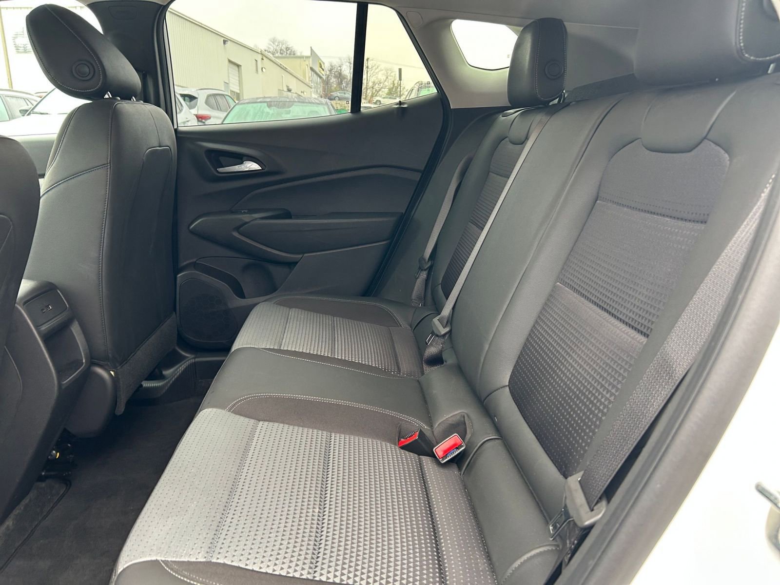 Used 2025 Chevrolet Trax LT w/ LT Convenience Package image 21