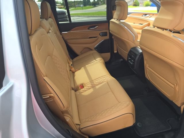 Used 2025 Jeep Grand Cherokee Summit AWD/4WD image 50