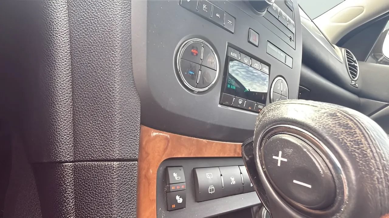 Used 2011 Buick Enclave CXL AWD/4WD image 19