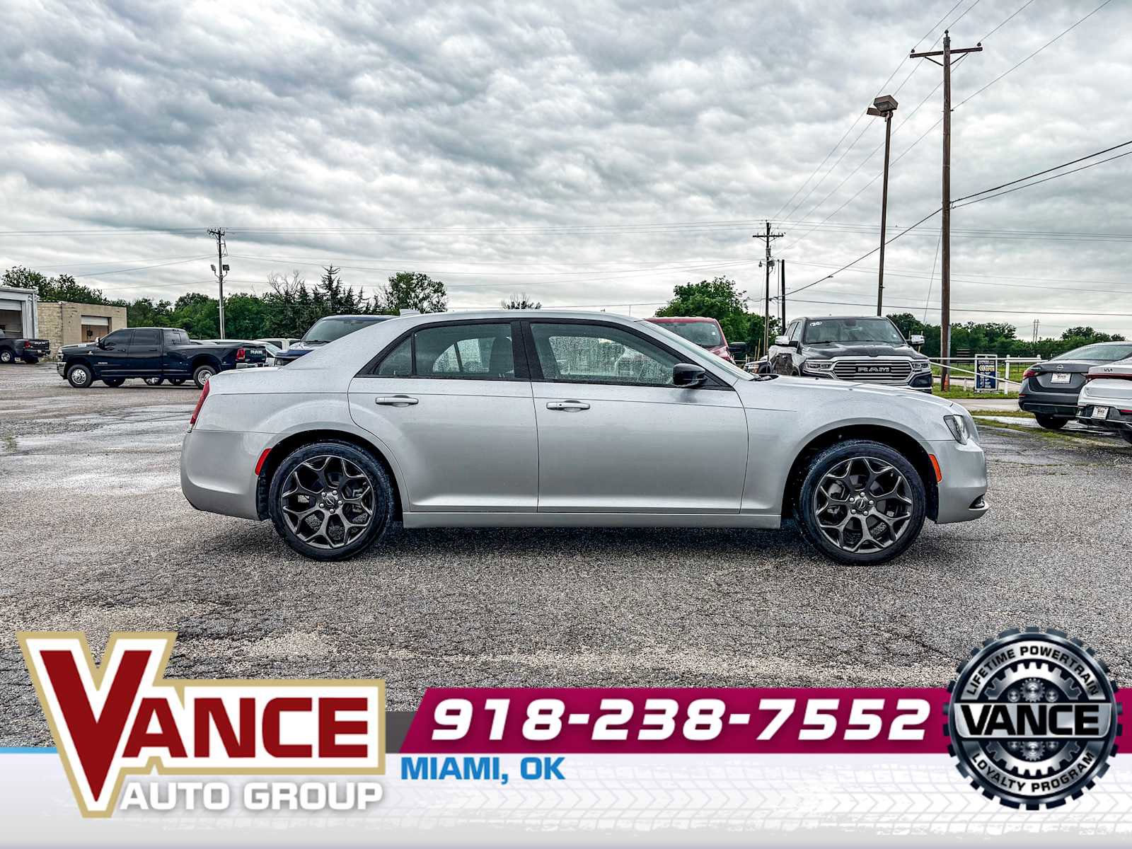 Used 2022 Chrysler 300 Touring w/ Sport Appearance Package RWD image 9