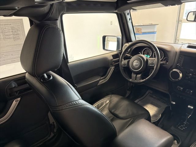 Used 2017 Jeep Wrangler Unlimited Rubicon w/ Connectivity Group image 24