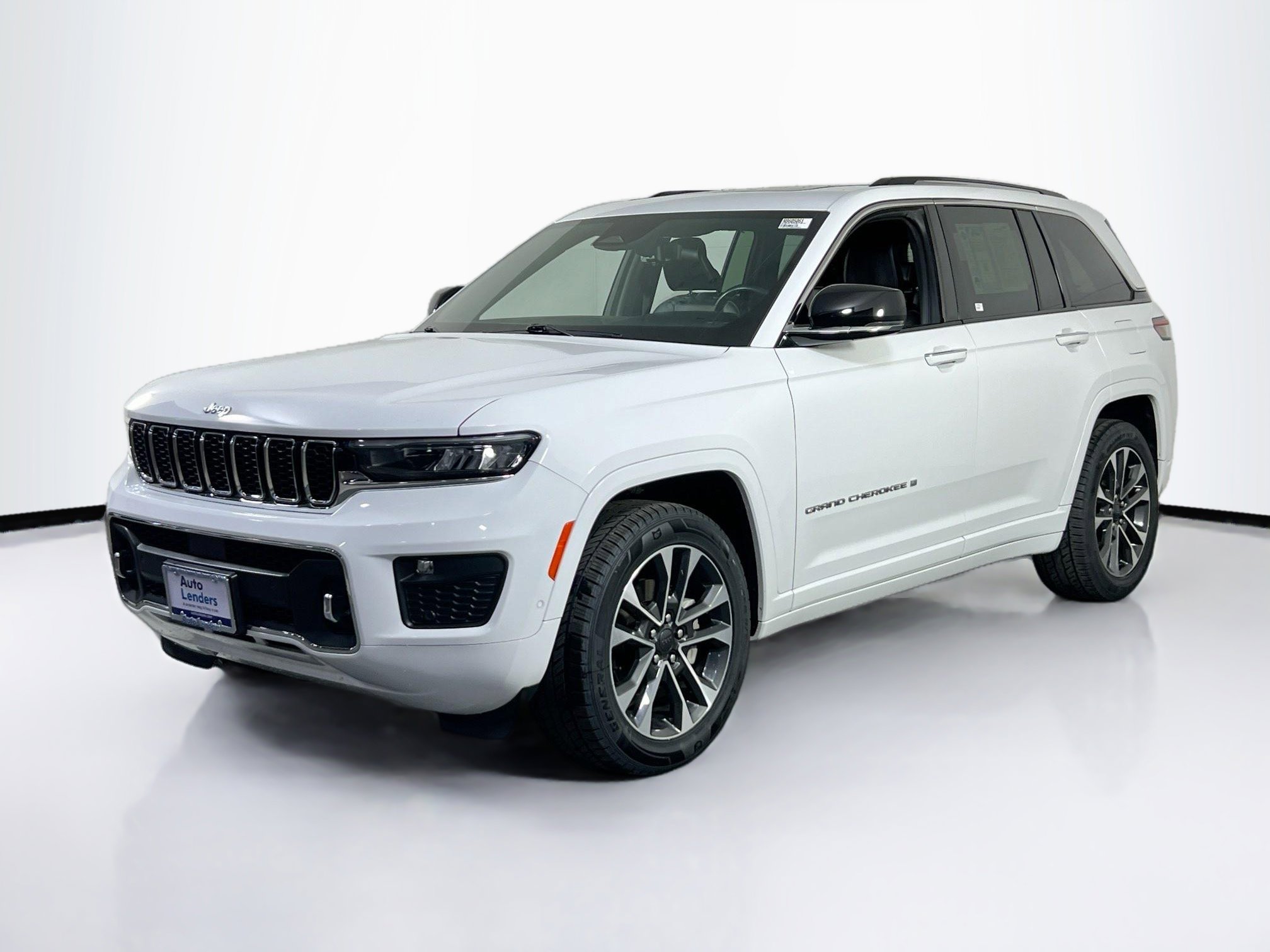 Used 2022 Jeep Grand Cherokee Overland w/ Luxury Tech Group IV AWD/4WD image 1