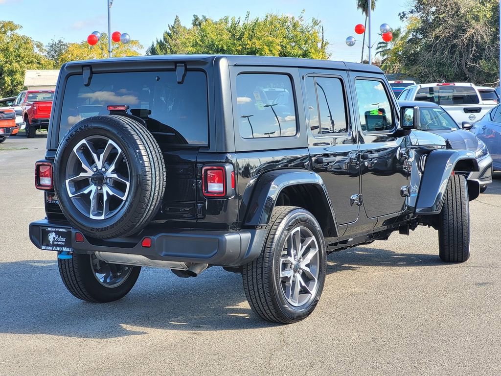 Used 2024 Jeep Wrangler Unlimited image 5