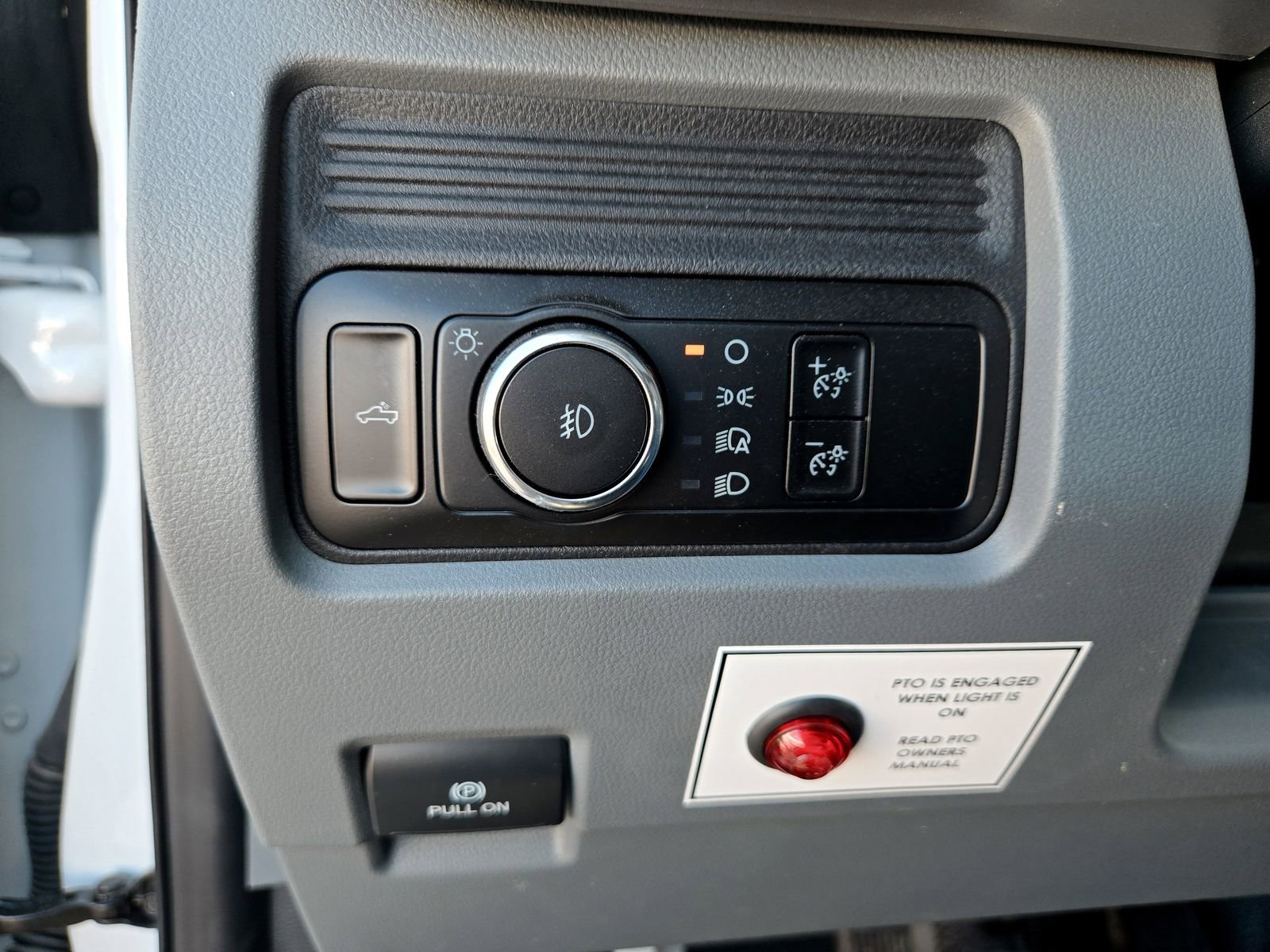 New 2025 Ford F550 4x4 SuperCab Super Duty image 16