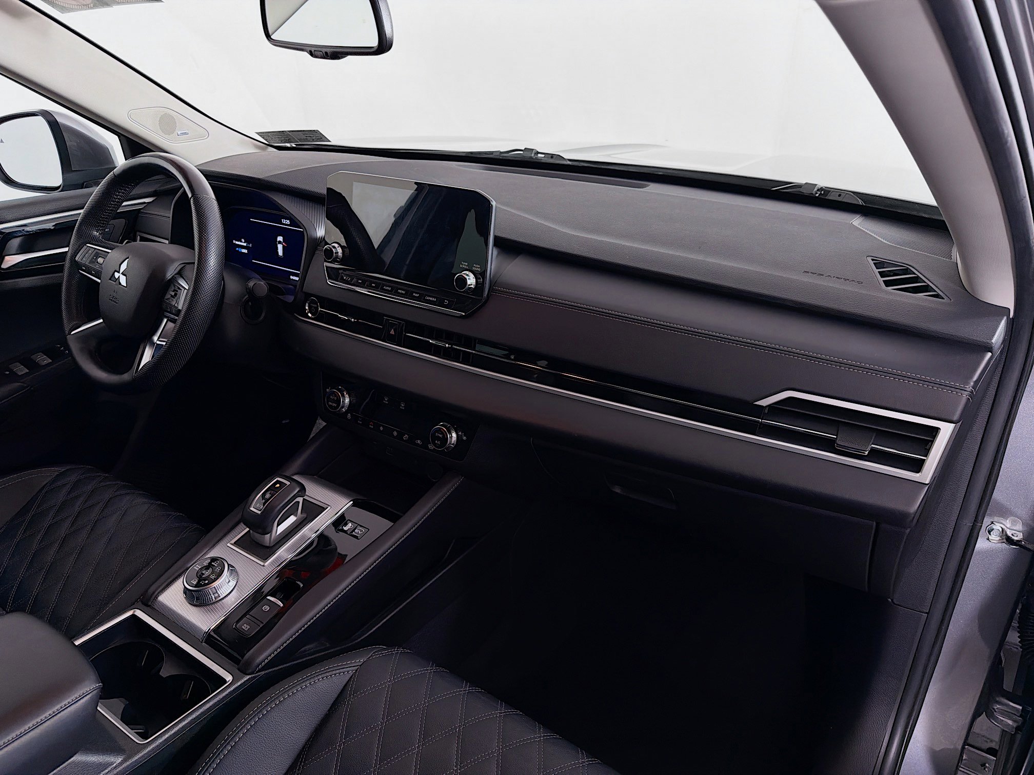 Used 2023 Mitsubishi Outlander SEL image 32