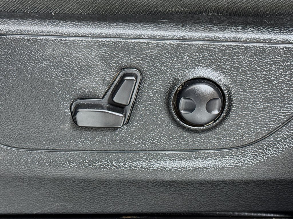 Used 2023 RAM 1500 Big Horn AWD/4WD image 16