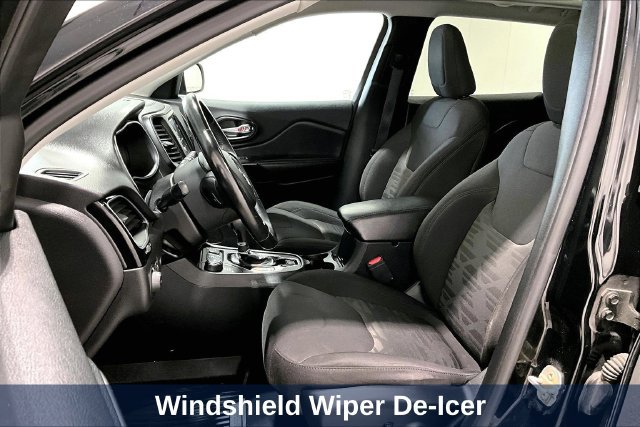 Used 2019 Jeep Cherokee Latitude w/ Comfort & Convenience Group AWD/4WD image 29