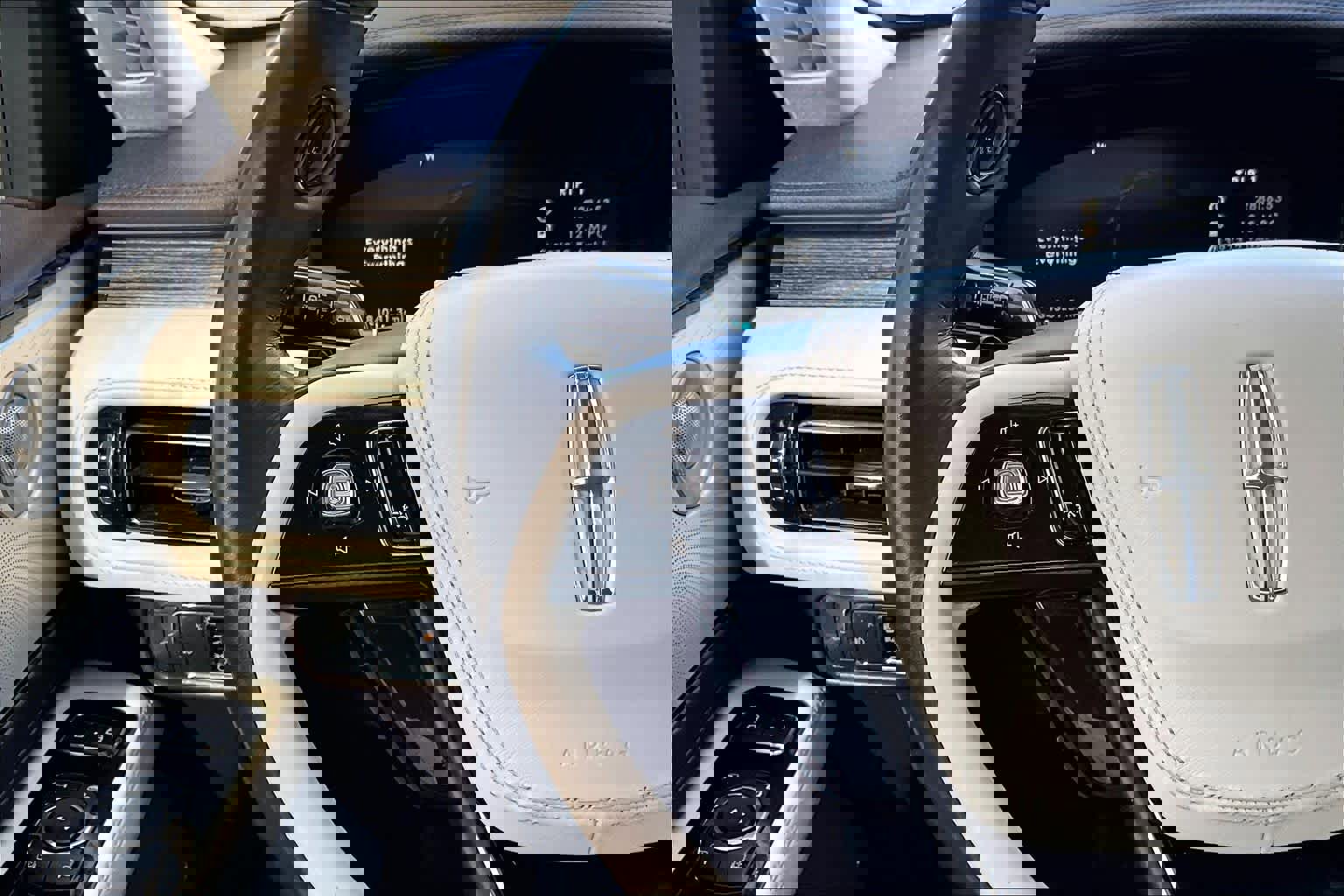 Used 2022 Lincoln Aviator Black Label w/ Dynamic Handling Package image 24