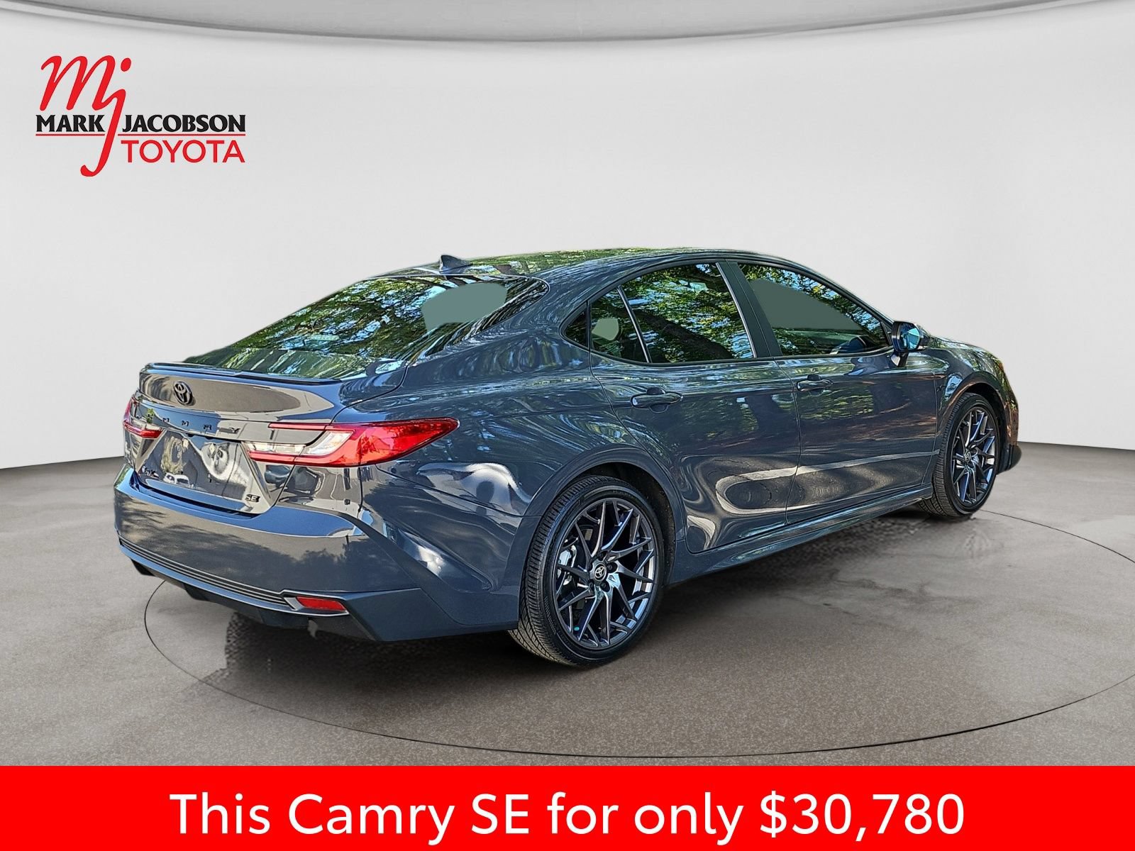 Used 2025 Toyota Camry SE w/ Convenience Package FWD image 9
