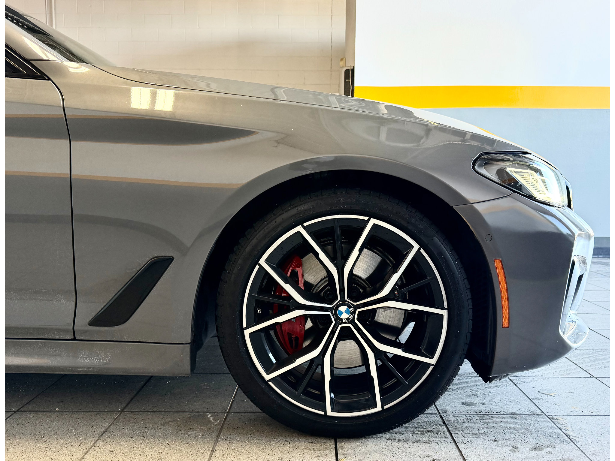 Used 2022 BMW 530i w/ M Sport Package RWD image 4