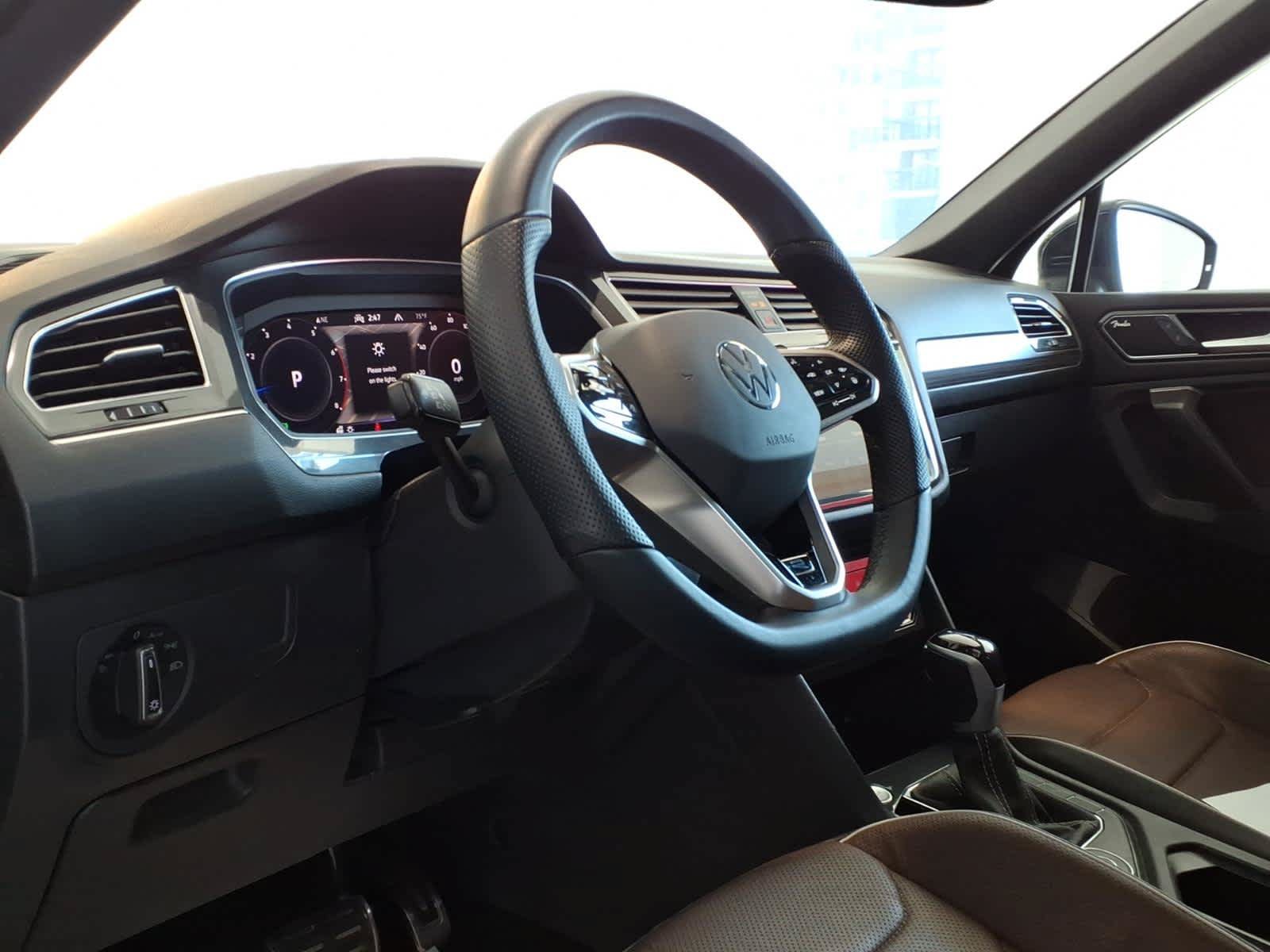 Used 2023 Volkswagen Tiguan SEL R-Line AWD/4WD image 19