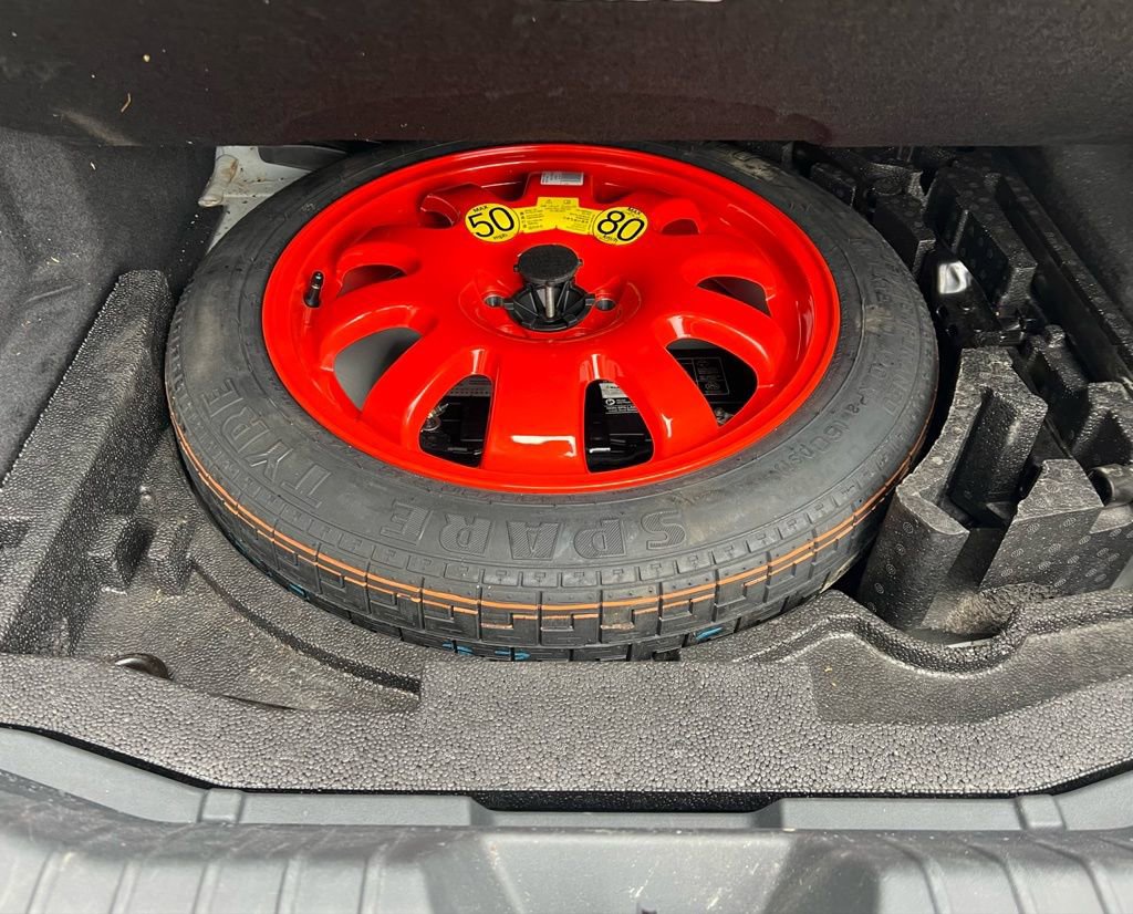 Used 2019 Jaguar XF Premium image 28