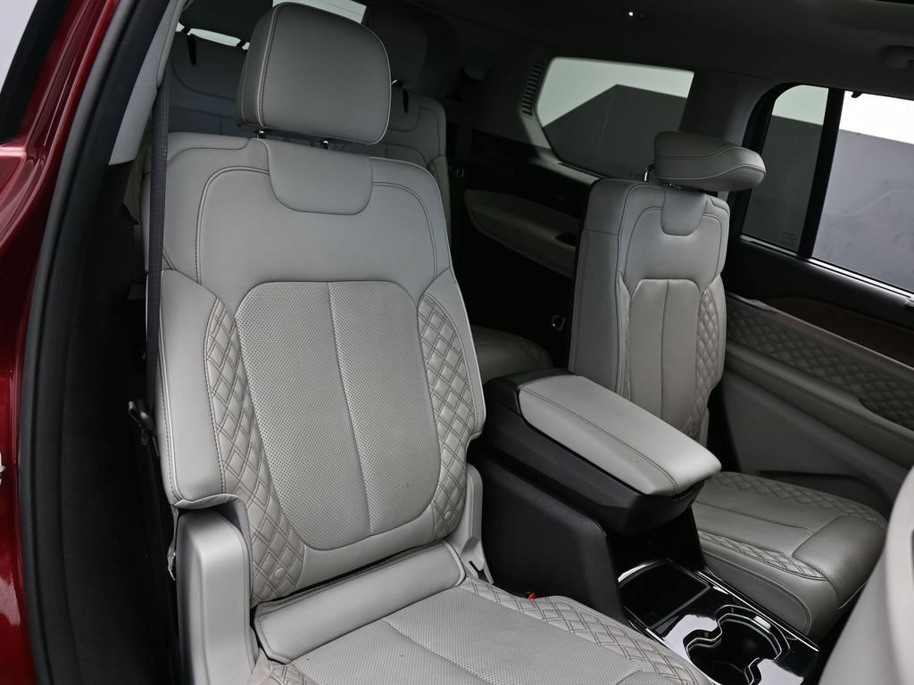 Used 2023 Jeep Grand Cherokee L Summit w/ Luxury Tech Group V AWD/4WD image 48